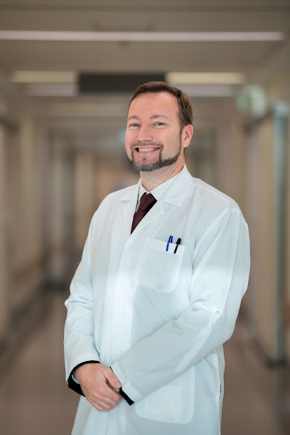 Dr. Martin Liner - Spine Surgery in Dubai | Spine Doctor Dubai | Herniated Disc | Spinal Injections | Spine Pain Treatment