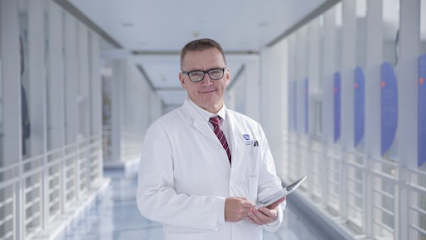 Dr Thomas Nau