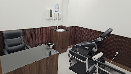 Glow Aesthetics Dermatology Clinic - Burjuman