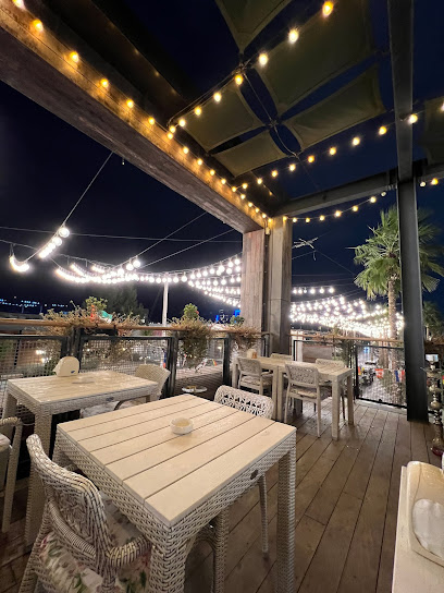 AlShorfa LaMer Restaurant & Cafe مطعم الشرفة لامير