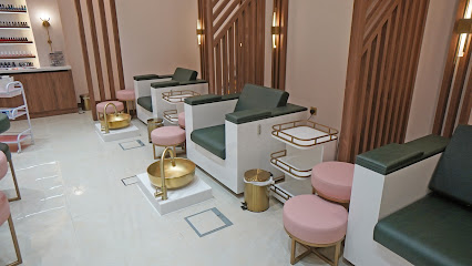 Royal nails salon
