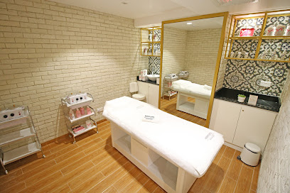 Mirrors Beauty Lounge - Muraqabat
