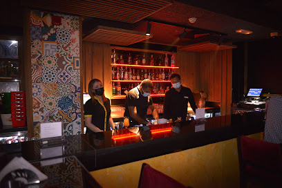 El Barrio Bar & Resto